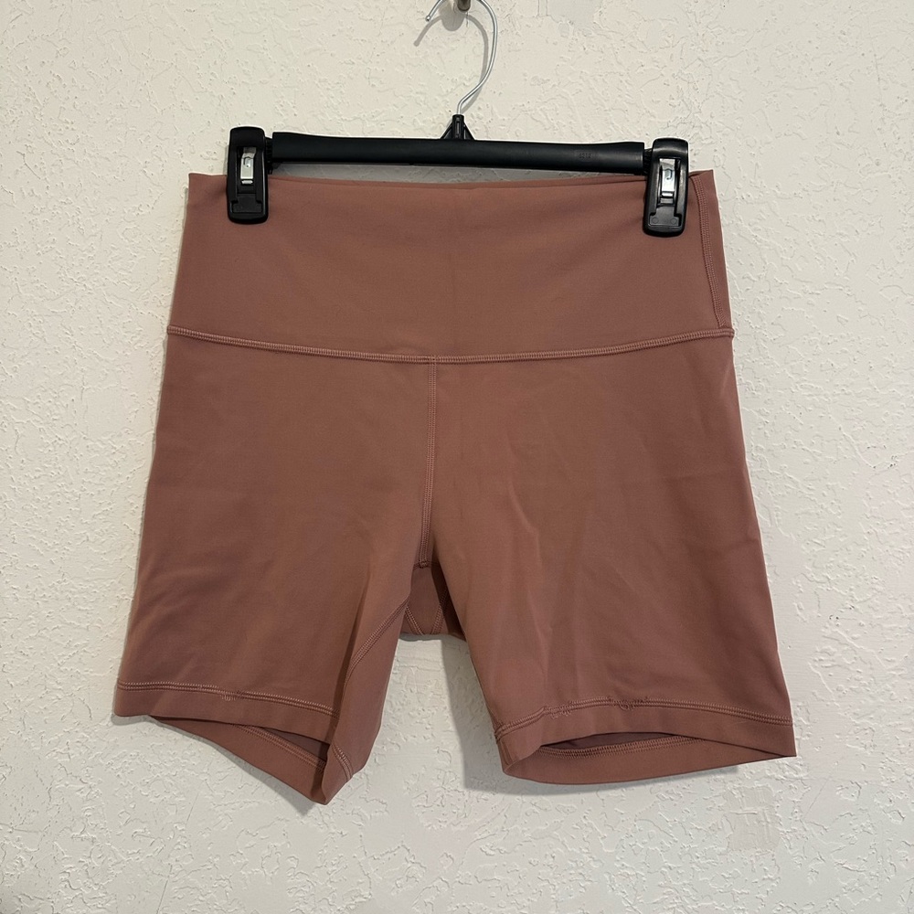 Lululemon Women’s High Rise Workout Shorts in Excellent Condition